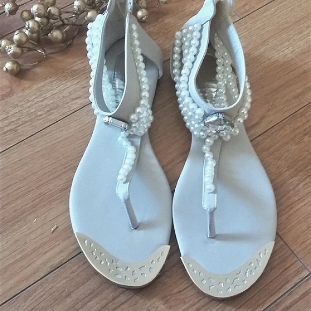 PRETTY Tan and Faux Pearl Sandals /Flats